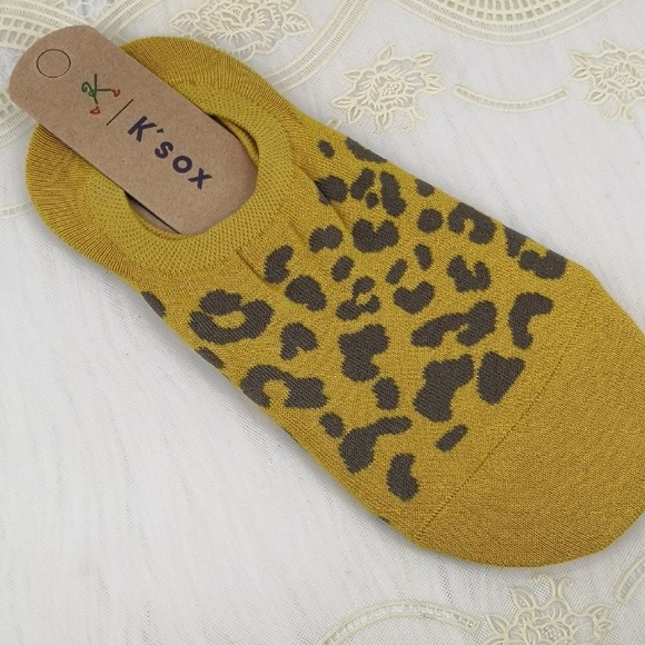 *2 PR LEFT* Cheetah No Show Footie Socks - Picture 3 of 6